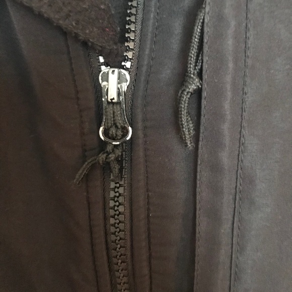 Size small black jacket - Picture 4 of 4